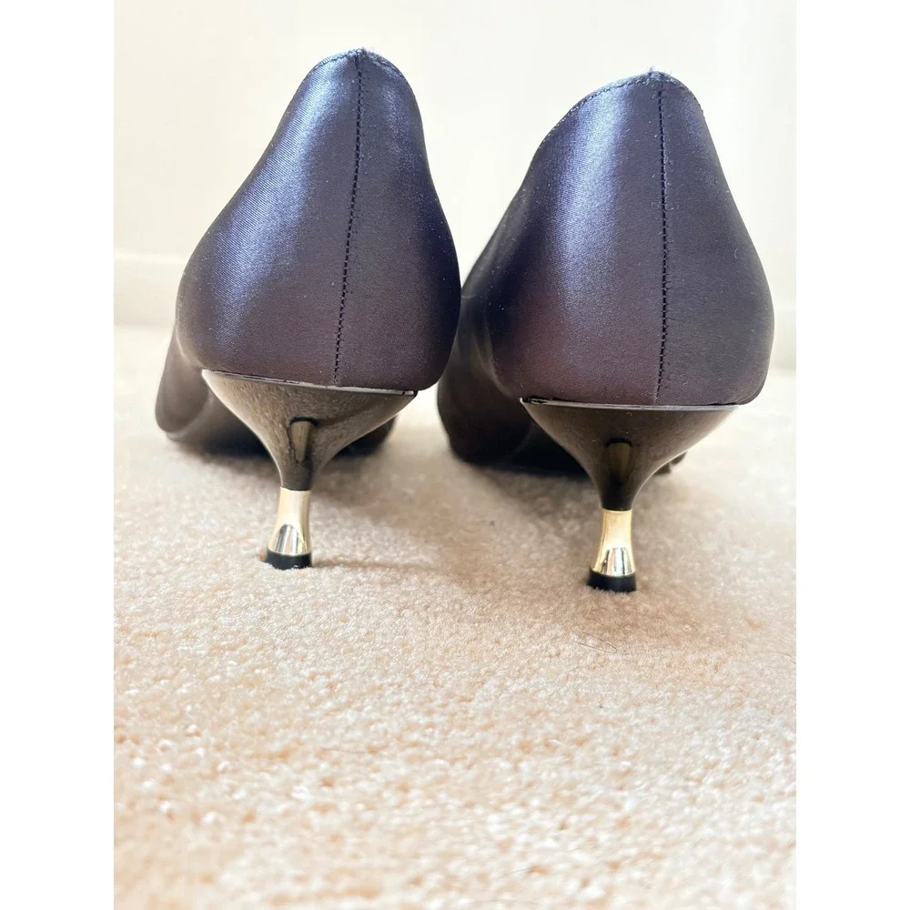 Amanda DiLaurie Black Satin Pointed Toe Kitten Heel Embellished Flower   Sz‎ 10M